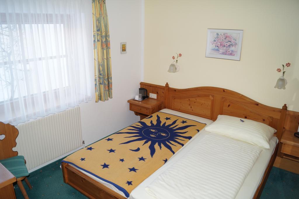 Hotel Sonne St. Johann in Tirol Zimmer foto