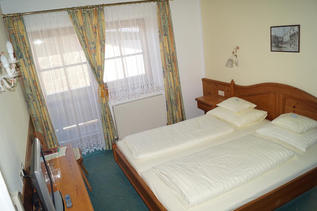 Hotel Sonne St. Johann in Tirol Zimmer foto