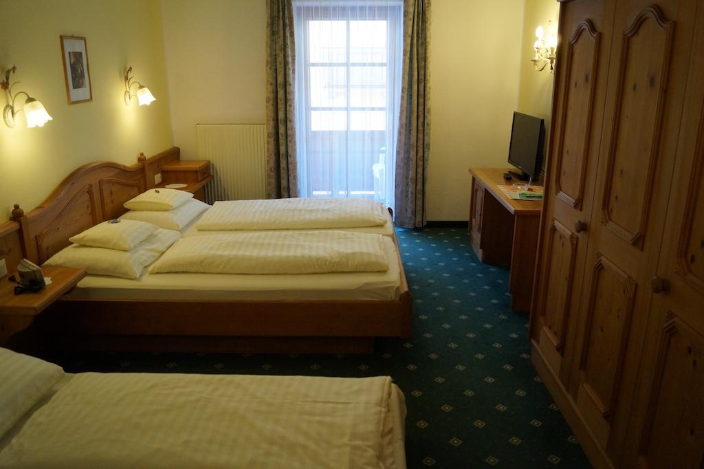 Hotel Sonne St. Johann in Tirol Zimmer foto