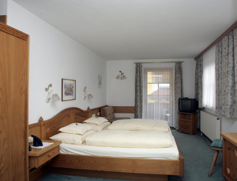Hotel Sonne St. Johann in Tirol Zimmer foto