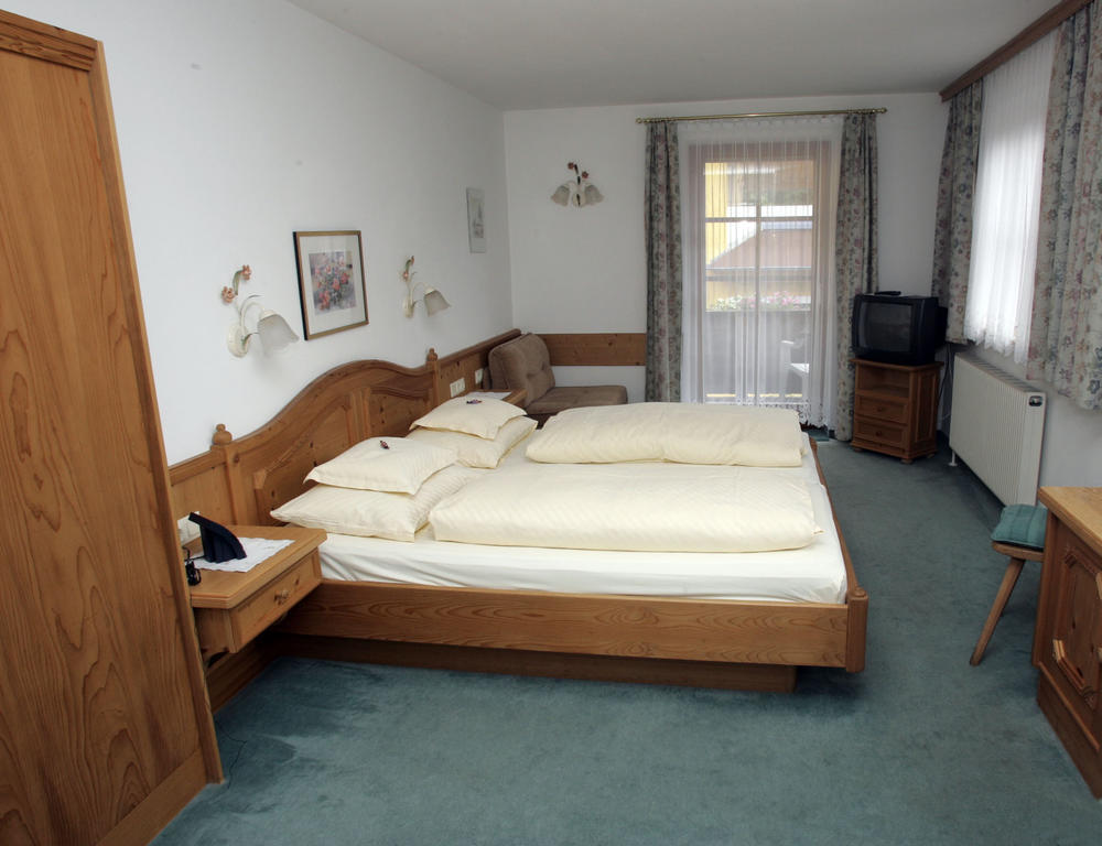 Hotel Sonne St. Johann in Tirol Zimmer foto